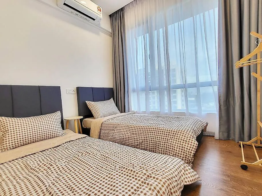 Panoramic Skyline View - 3 Bedrooms 6 Pax - Free Parking Johor Bahru