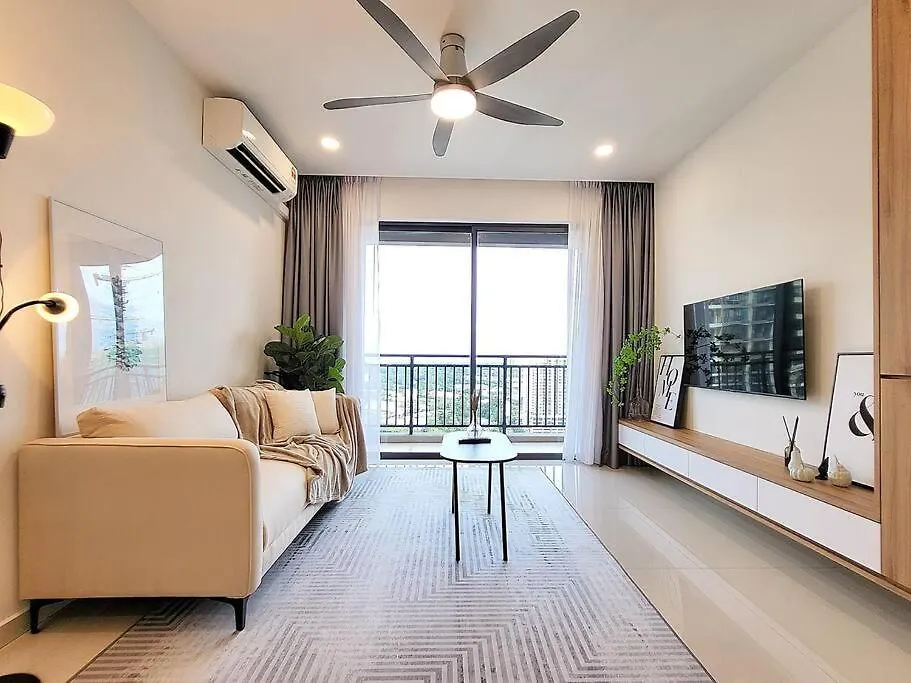 Apartment Panoramic Skyline View - 3 Bedrooms 6 Pax - Free Parking Johor Bahru