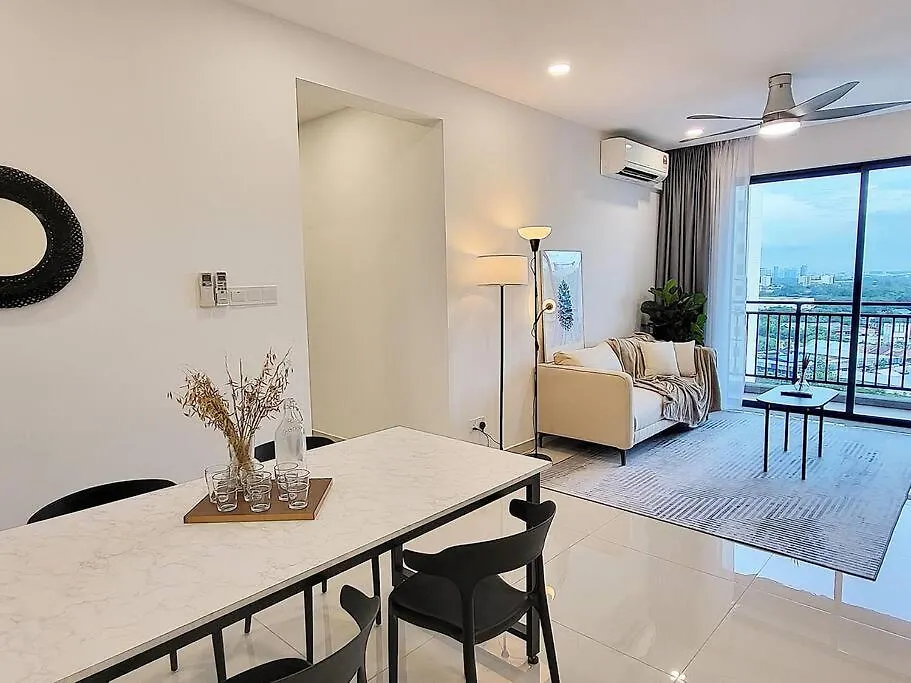 Panoramic Skyline View - 3 Bedrooms 6 Pax - Free Parking Johor Bahru 0*,