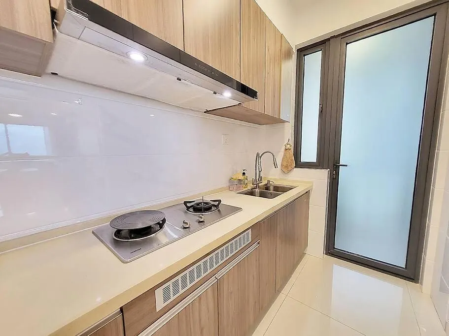 Panoramic Skyline View - 3 Bedrooms 6 Pax - Free Parking Johor Bahru Apartment